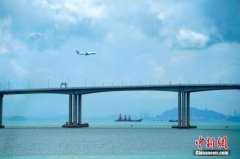 散貨船-突破發(fā)展瓶頸 推進(jìn)大灣區(qū)世界級(jí)機(jī)場(chǎng)群建設(shè)