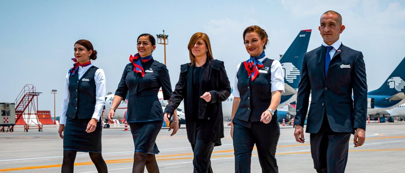 墨西哥航空推出機(jī)組成員新制服 空姐不再戴帽子