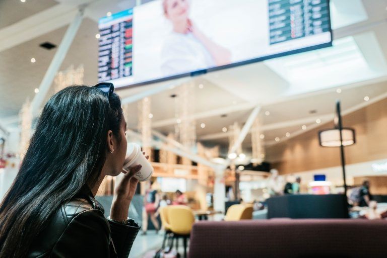 悉尼機(jī)場展示了針對廣告商的VR解決方案　攝影：jcdecaux.com