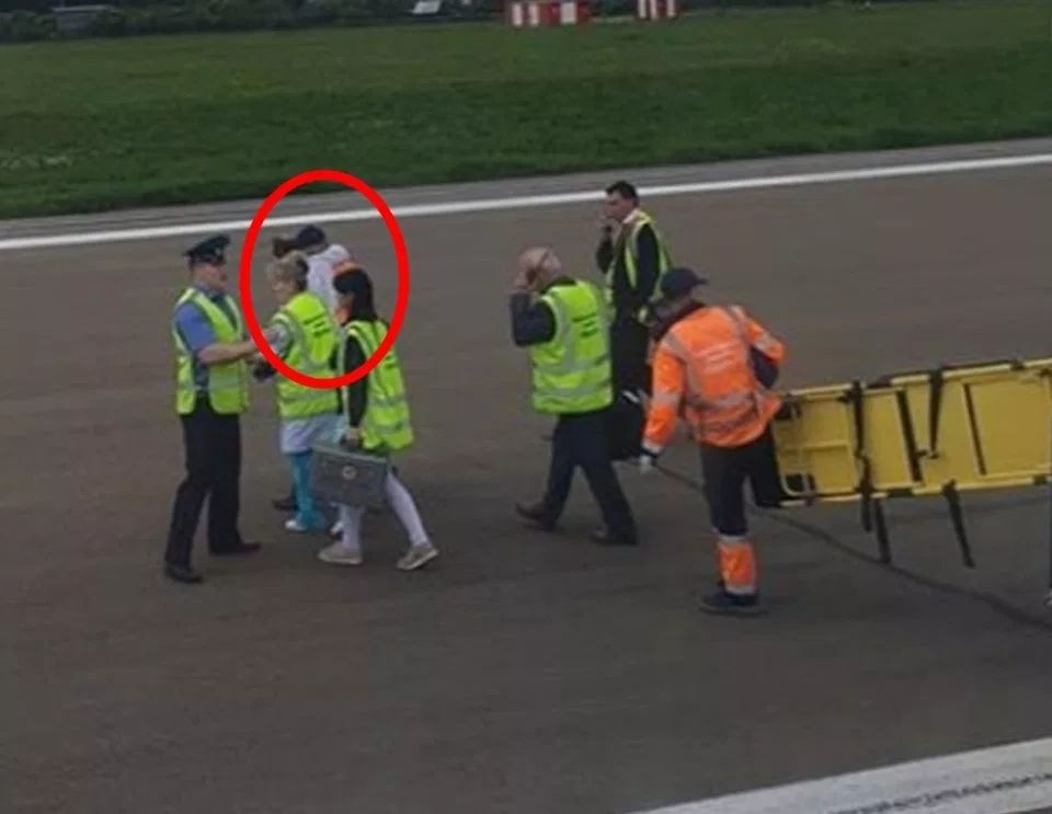黑山航空機上飛行途中倒地 乘客:飛機在空中翻滾-澳洲國際國際快遞