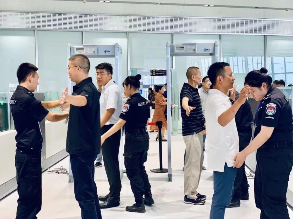6000余人搶先體驗(yàn)大興機(jī)場“值機(jī)”，各種“黑科技”亮相