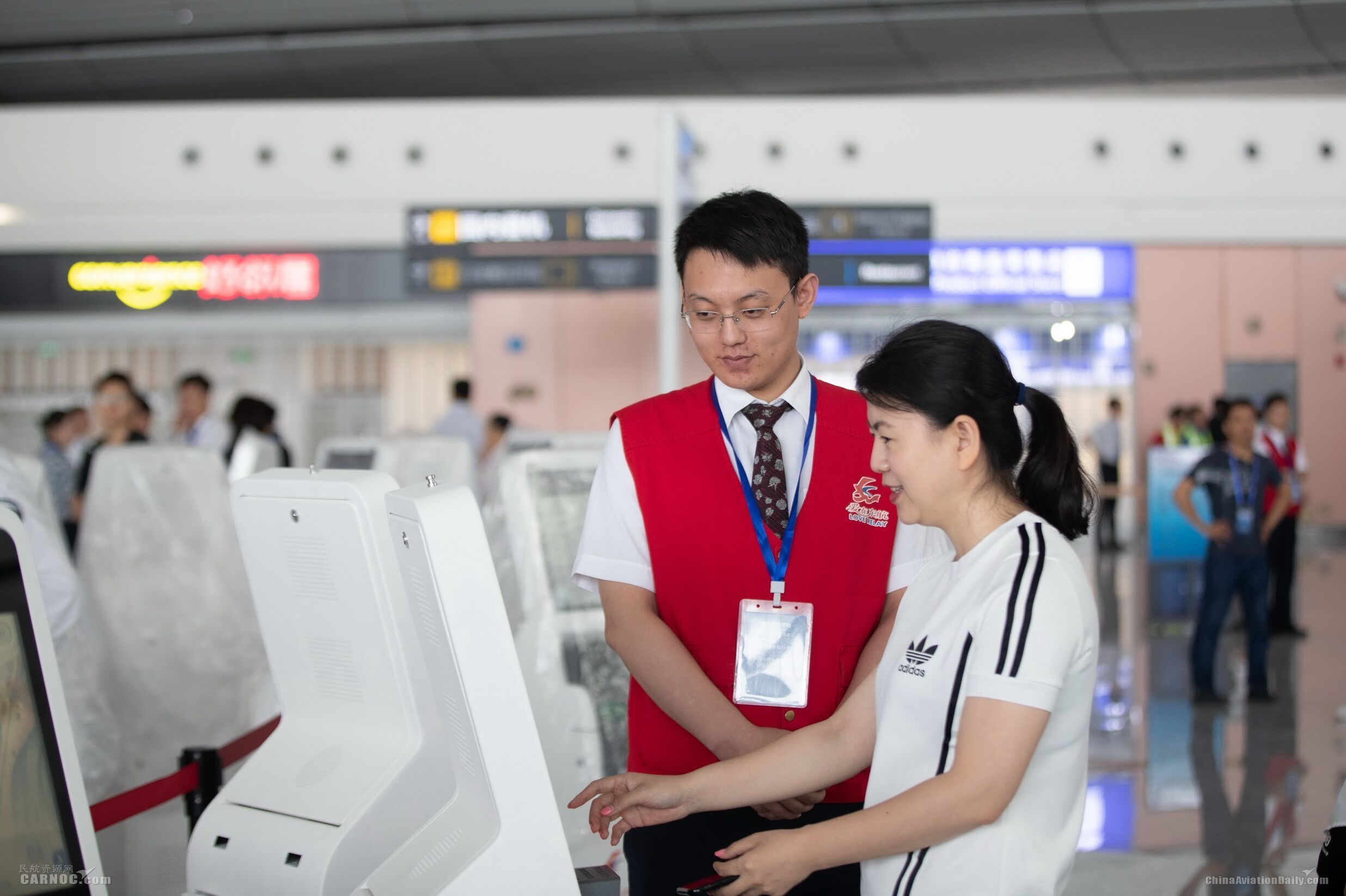啟用“人臉識(shí)別自助值機(jī)”，東航參加大興國(guó)際機(jī)場(chǎng)首場(chǎng)演練-廈門(mén)國(guó)際快遞