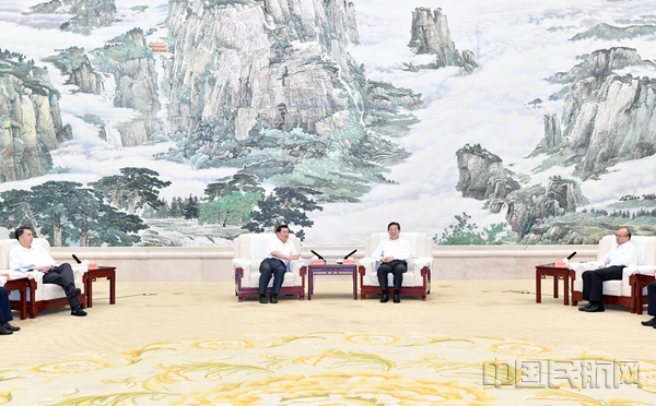 馮正霖會(huì)見(jiàn)河北省委書(shū)記王東峰、省長(zhǎng)許勤一行