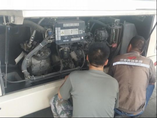 為您“帶鹽” 鄭州機(jī)場機(jī)務(wù)的十二時辰-空運(yùn)查詢