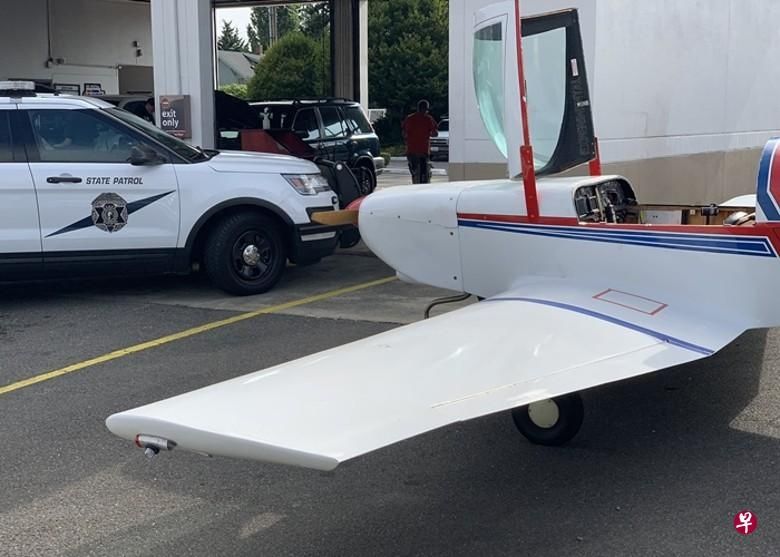 華盛頓一小型飛機在公路上緊急降落 無人受傷