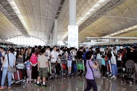 香港交通癱瘓：超170架航班取消 港鐵多線停運(yùn)