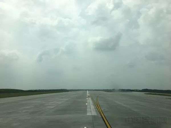 全球首次！大興機(jī)場第二階段飛行校驗：雙機(jī)同時升空-上海國際快遞