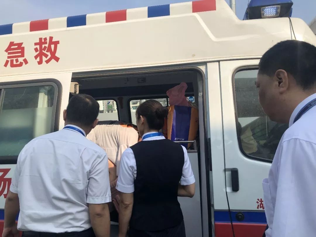 武漢至銀川飛機(jī)上3歲男童心跳驟停 飛機(jī)果斷返航-國(guó)際快遞費(fèi)在線查詢