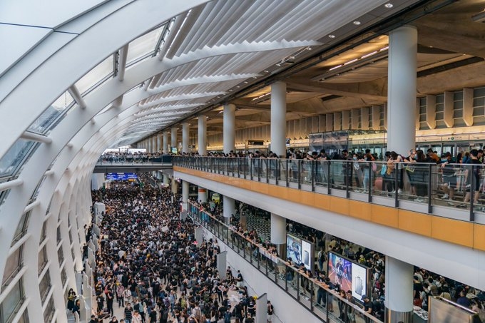 香港機(jī)場(chǎng)13日多個(gè)航班取消，下午或再有非法集會(huì)