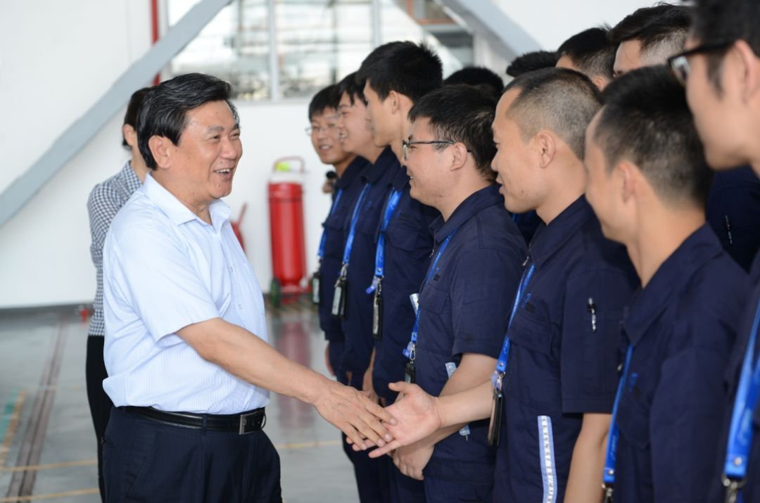 馮正霖慰問華夏航空一線班組。中國民航報記者 陸二佳攝