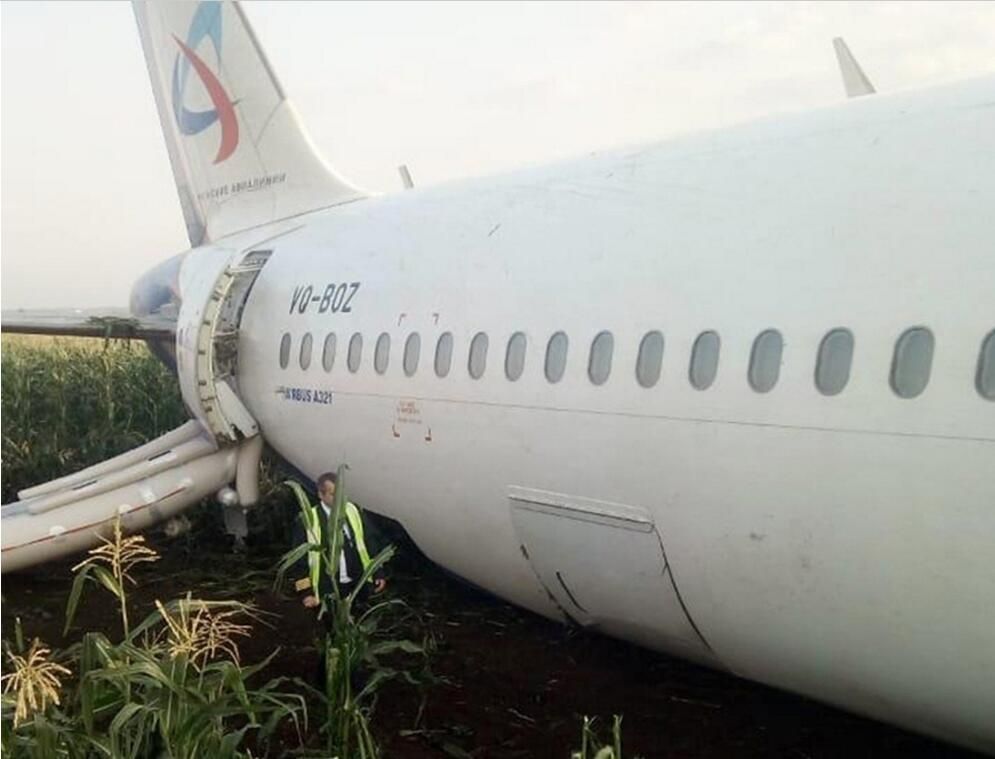 烏拉爾航空客機(jī)硬著陸 俄總統(tǒng)秘書(shū)：飛行員堪稱(chēng)英雄