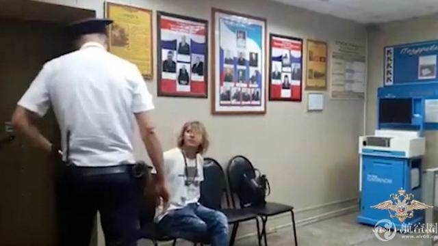 男子辱罵空姐用頭撞窗戶 烏拉爾航空客機(jī)半夜緊急備降-空運(yùn)查詢