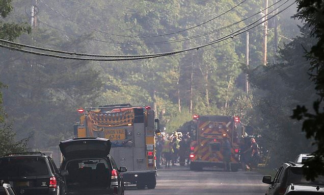 美國一載3人飛機(jī)墜入民居 造成1人死亡1人受傷
