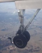視頻：澳航客機(jī)起飛時(shí)輪胎爆胎 安全返航堪培拉-山東空運(yùn)