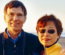 美聯(lián)航再現(xiàn)粗暴待客事件 華人婦女被無(wú)理趕下機(jī)
