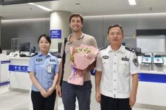 浦東機(jī)場(chǎng)衛(wèi)星廳迎來首批出入境中轉(zhuǎn)旅客：這樣轉(zhuǎn)機(jī)方便多了！-香港國(guó)際快遞