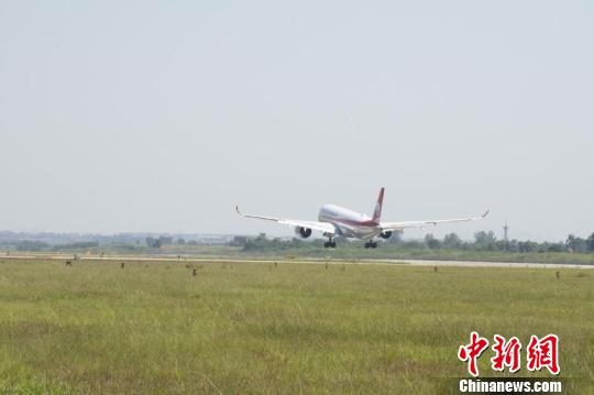 成都機(jī)場中秋假期運(yùn)送旅客40.5萬人次 同比增長3.95%