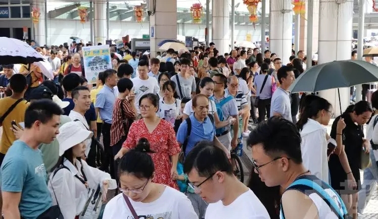 “十一”黃金周首日，香港旅游遇冷澳門火熱-國際海運(yùn)費(fèi)查詢