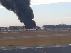 美國(guó)康涅狄格州一老式飛機(jī)墜毀致多人死亡-國(guó)際快遞價(jià)格
-深圳空運(yùn)