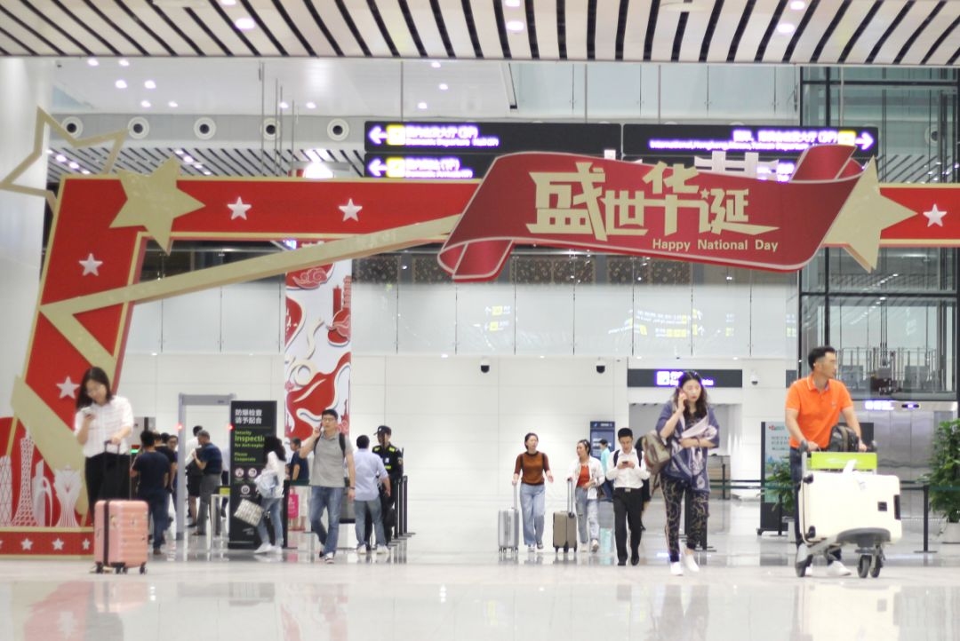 廣州白云機場：國慶長假兩日來運行有序