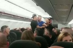 7名英國男子因鬧事被警察綁下飛機(jī)-南美國際空運