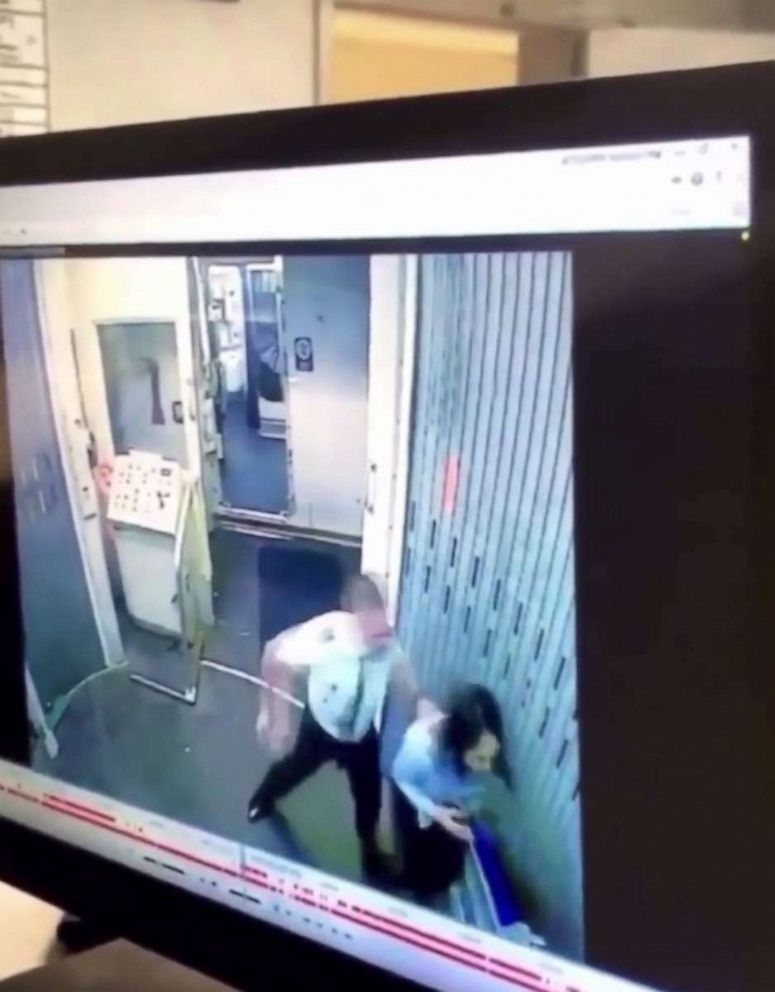 視頻：美國共和航空飛行員與同事在廊橋上斗毆-國際快遞價格