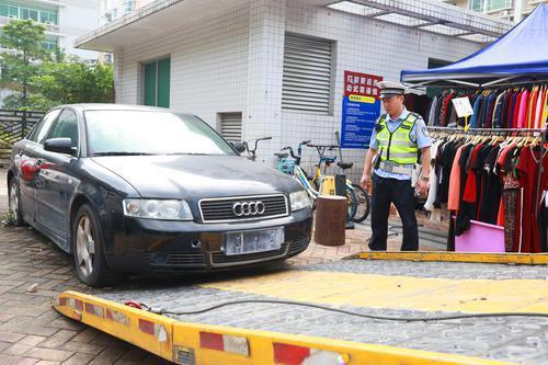 奧迪車停了兩年沒人理聯(lián)系不上車主 警方：拖走