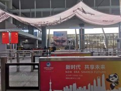 日本空運(yùn)-迎進(jìn)博 上海浦東機(jī)場(chǎng)推出62國(guó)語(yǔ)言智能翻譯機(jī)
