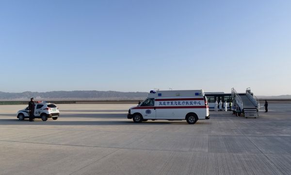 寧波海運(yùn)公司-敦煌機(jī)場(chǎng)完成埃博拉病毒疫情應(yīng)急處置演練