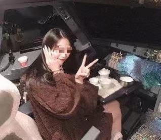 桂林航空高層因女網(wǎng)紅進(jìn)駕駛艙集體被罰！董事長(zhǎng)被警告扣三月工資