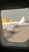 伊朗的空運價格客艙玻璃用透明膠修復(fù)？ 香料航空道歉