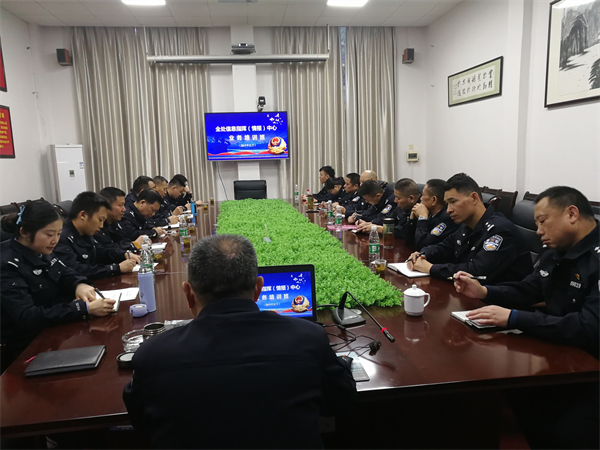 提升公安工作服務(wù)鐵路運(yùn)輸生產(chǎn)效能 湖南懷鐵公安舉辦信息情報(bào)培訓(xùn)班