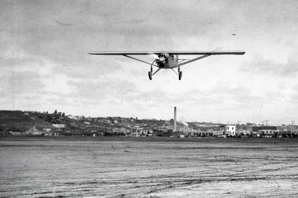 Lindbergh飛越飛機(jī)場(chǎng)。 （?1927年，圣迭戈聯(lián)合論壇報(bào)/祖瑪出版社）