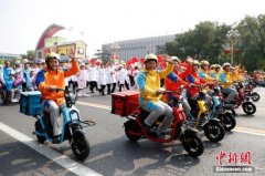 伊朗的空運(yùn)-“快遞小哥”現(xiàn)身國(guó)慶游行隊(duì)伍 見(jiàn)證新中國(guó)70年職業(yè)變遷