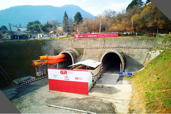 中國人的故事|“一帶一路”上的青春“建證”：鐵軌上的“中國名片”