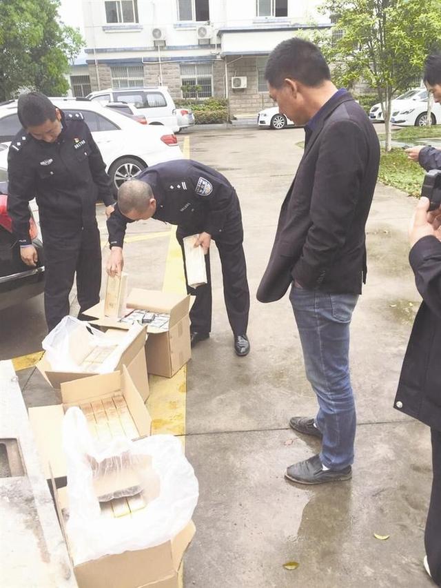 宜昌警方快遞中查出百條假冒煙 跨省揪出售假微商