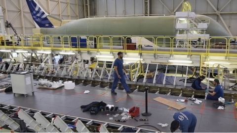 空客飛機零件掉落居民院中 事故原因正在調(diào)查
