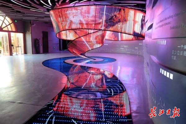 青島西海岸的這幾張名片，能為武漢發(fā)展帶來哪些啟示？
