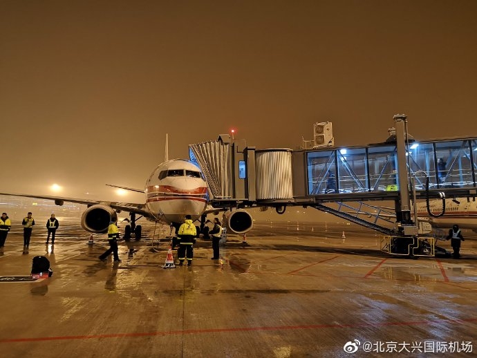 沙特的空運(yùn)-北京大興國際機(jī)場全力保障首場降雪