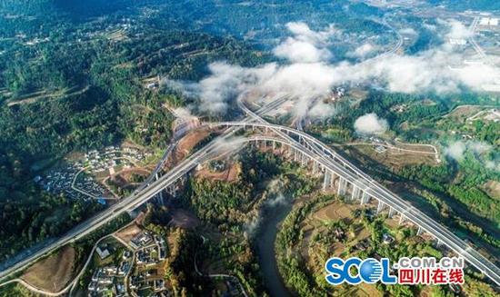 通江通高速公路 四川秦巴山區(qū)實現(xiàn)縣縣通高速