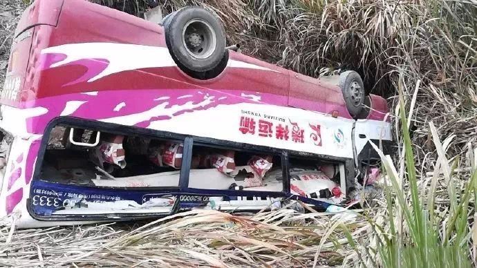 江西瑞金客車側(cè)翻案宣判，運輸公司被判賠四百余萬