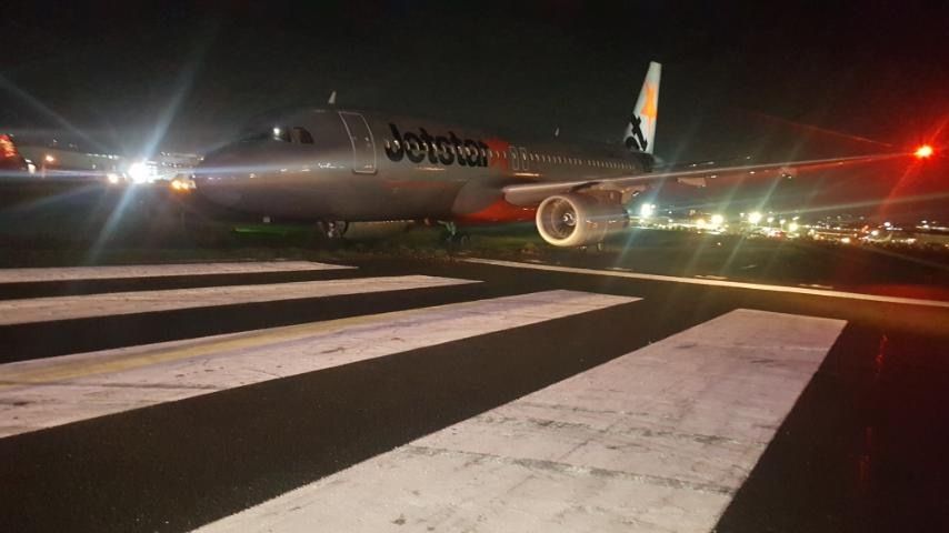 土耳其的空運(yùn)-捷星日本客機(jī)滑行時偏出跑道 跑道被迫關(guān)閉（附圖）