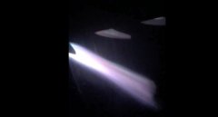 沙特阿拉伯的空運(yùn)-視頻：發(fā)動(dòng)機(jī)噴火 美聯(lián)航一客機(jī)緊急降落