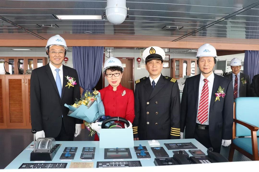 烏克蘭航空-廣船為中遠海運能源交付最新一代11.4萬噸LR型油輪！