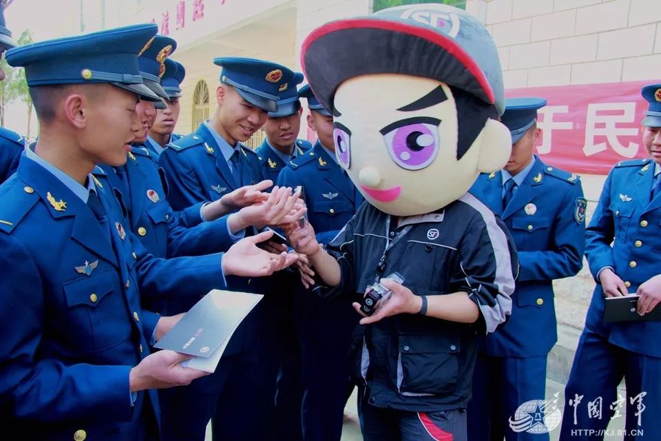 空軍與地方物流企業(yè)簽訂戰(zhàn)略合作協(xié)議一年來，補(bǔ)齊了哪些短板？