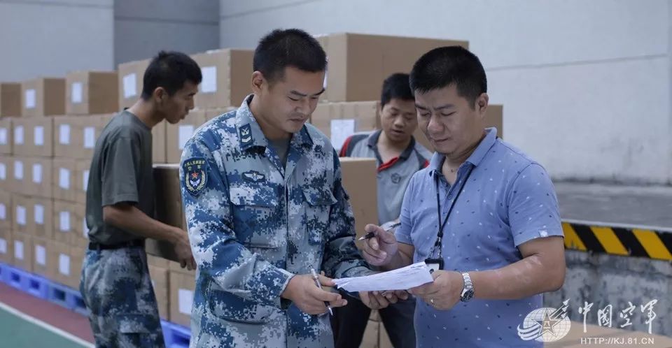 空軍與地方物流企業(yè)簽訂戰(zhàn)略合作協(xié)議一年來，補(bǔ)齊了哪些短板？