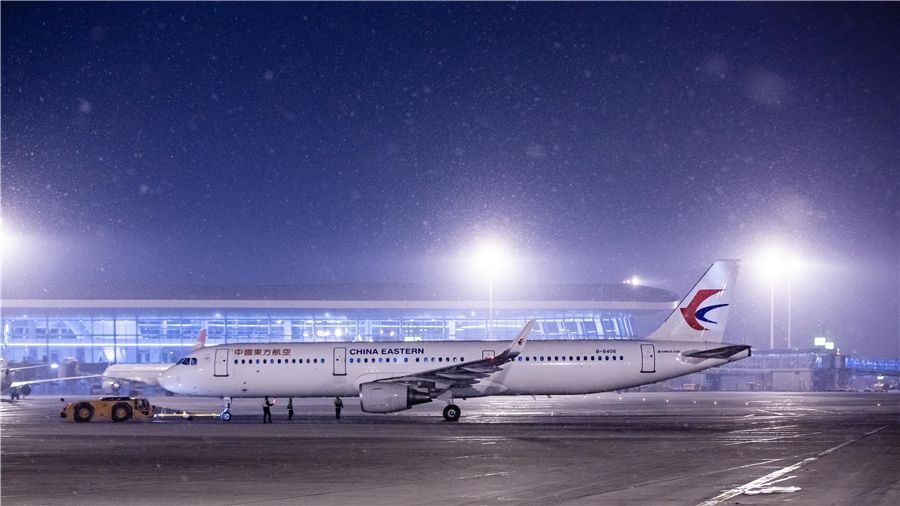 
深圳貨運貨代公司-機長雪夜擔(dān)心機務(wù)人員挨凍 請求滑行走紅網(wǎng)絡(luò)