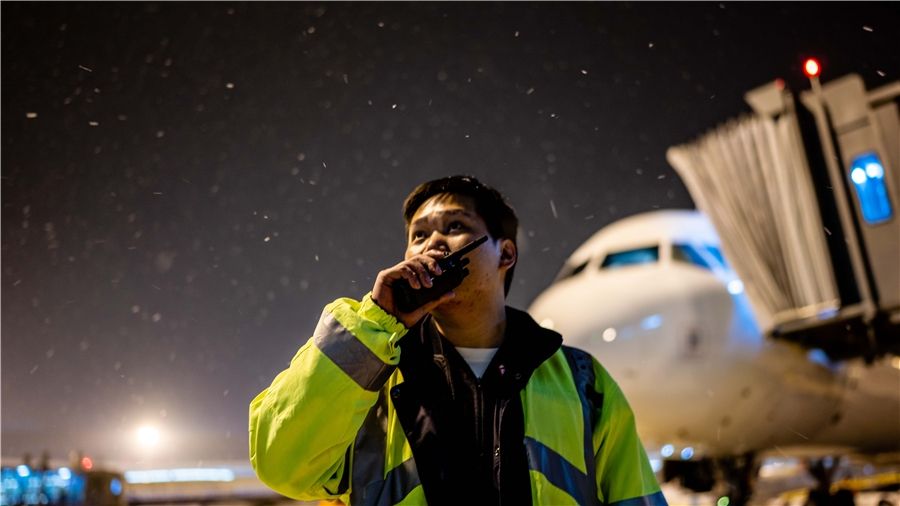 
深圳貨運貨代公司-機長雪夜擔(dān)心機務(wù)人員挨凍 請求滑行走紅網(wǎng)絡(luò)