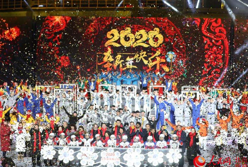 中外友人首鋼園共迎新年 新地標(biāo)展冬奧魅力2020北京新年倒計(jì)時(shí)活動(dòng)在首鋼園隆重舉行，此次活動(dòng)也是“相約北京”國(guó)際藝術(shù)節(jié)中主辦城市群眾冰雪文化活動(dòng)板塊重要活動(dòng)之一，進(jìn)一步突出了冬奧主題元素、彰顯了北京這座雙奧之城的獨(dú)特魅力。【詳細(xì)】