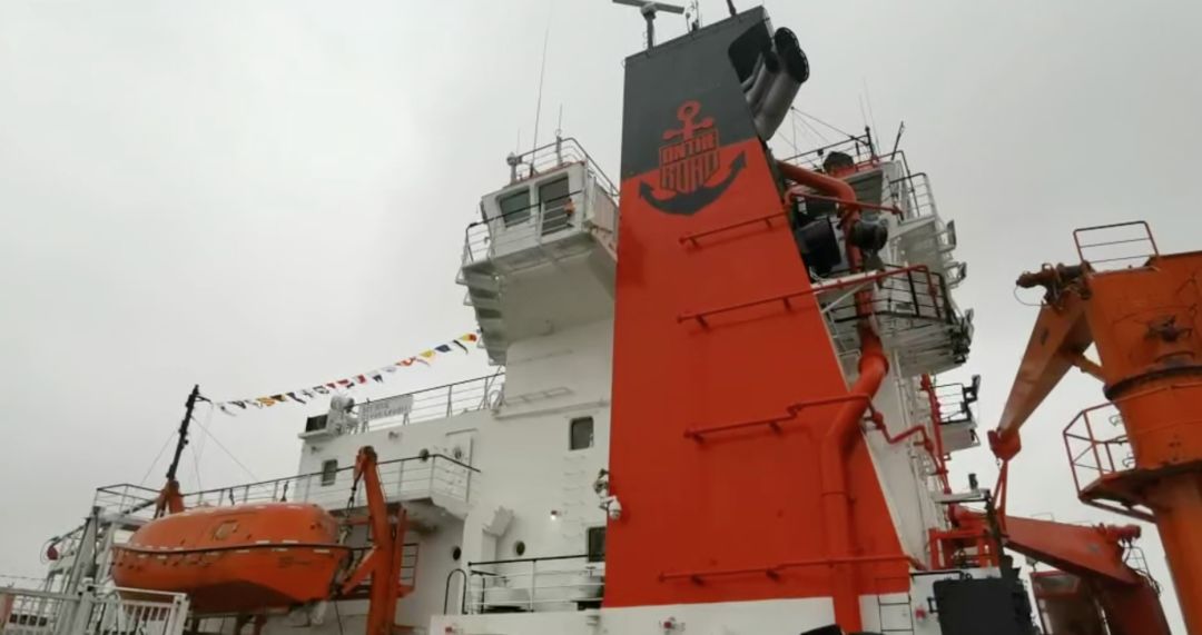 寧波海運公司-首艘民間南極科考船在舟山完成綜合海事服務開赴南極洲